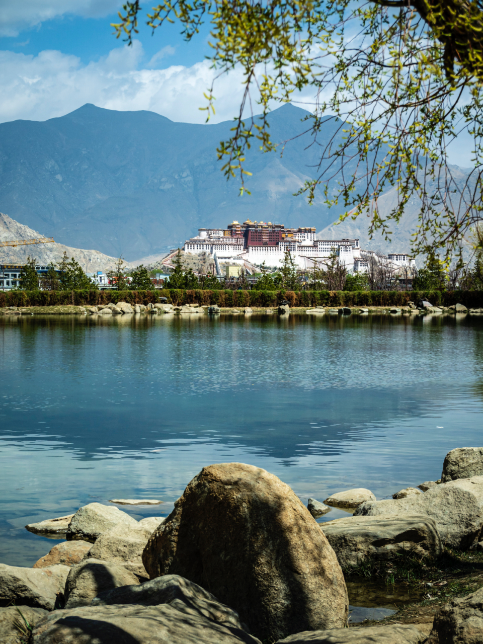 拉萨南山公园:旅行拍照打卡路线分享  拉萨南山公园不仅拥有壮丽的