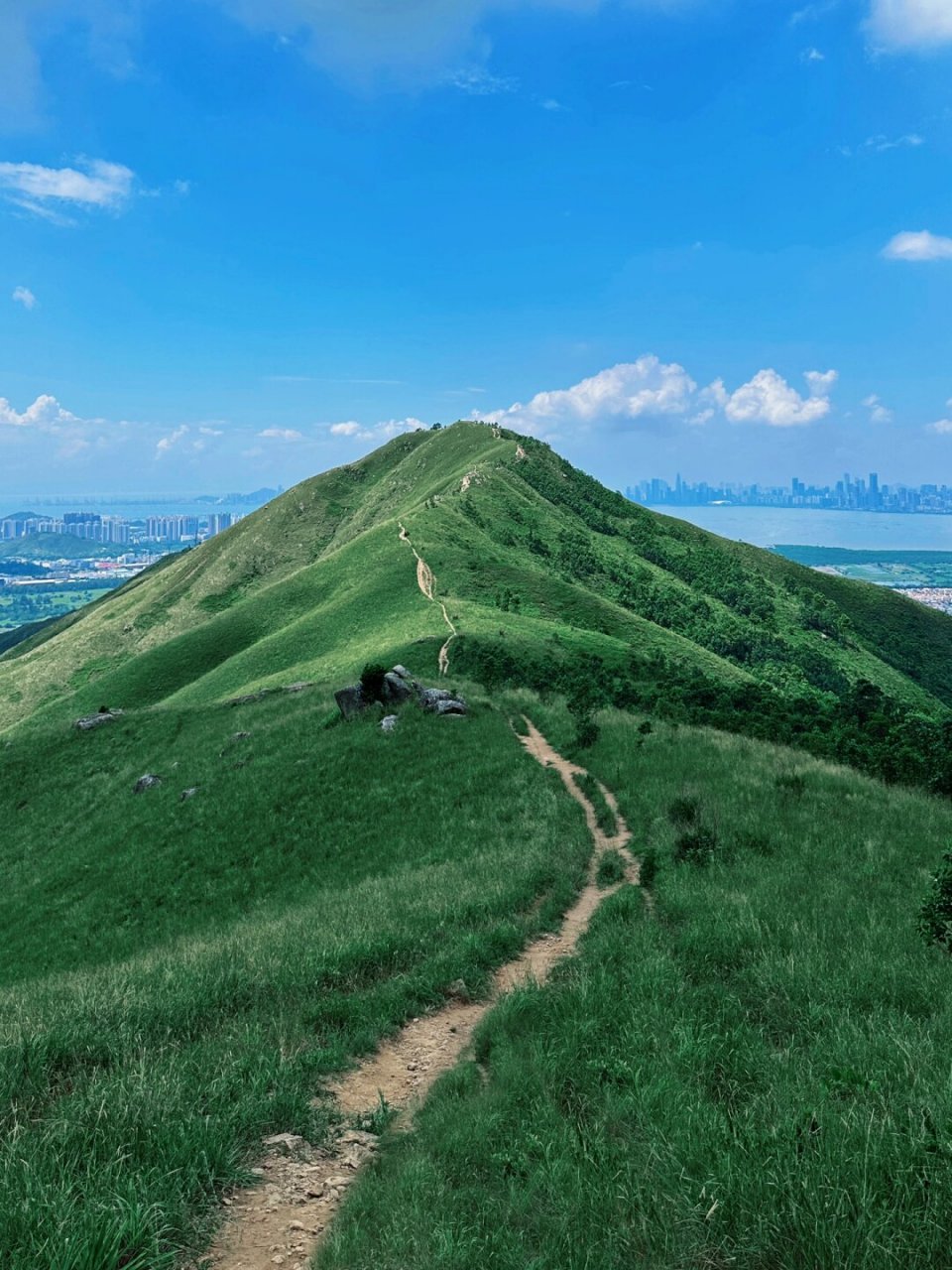 香港·鸡公岭  当我站在有着"小武功山"之称的香港鸡公岭的山脚下时