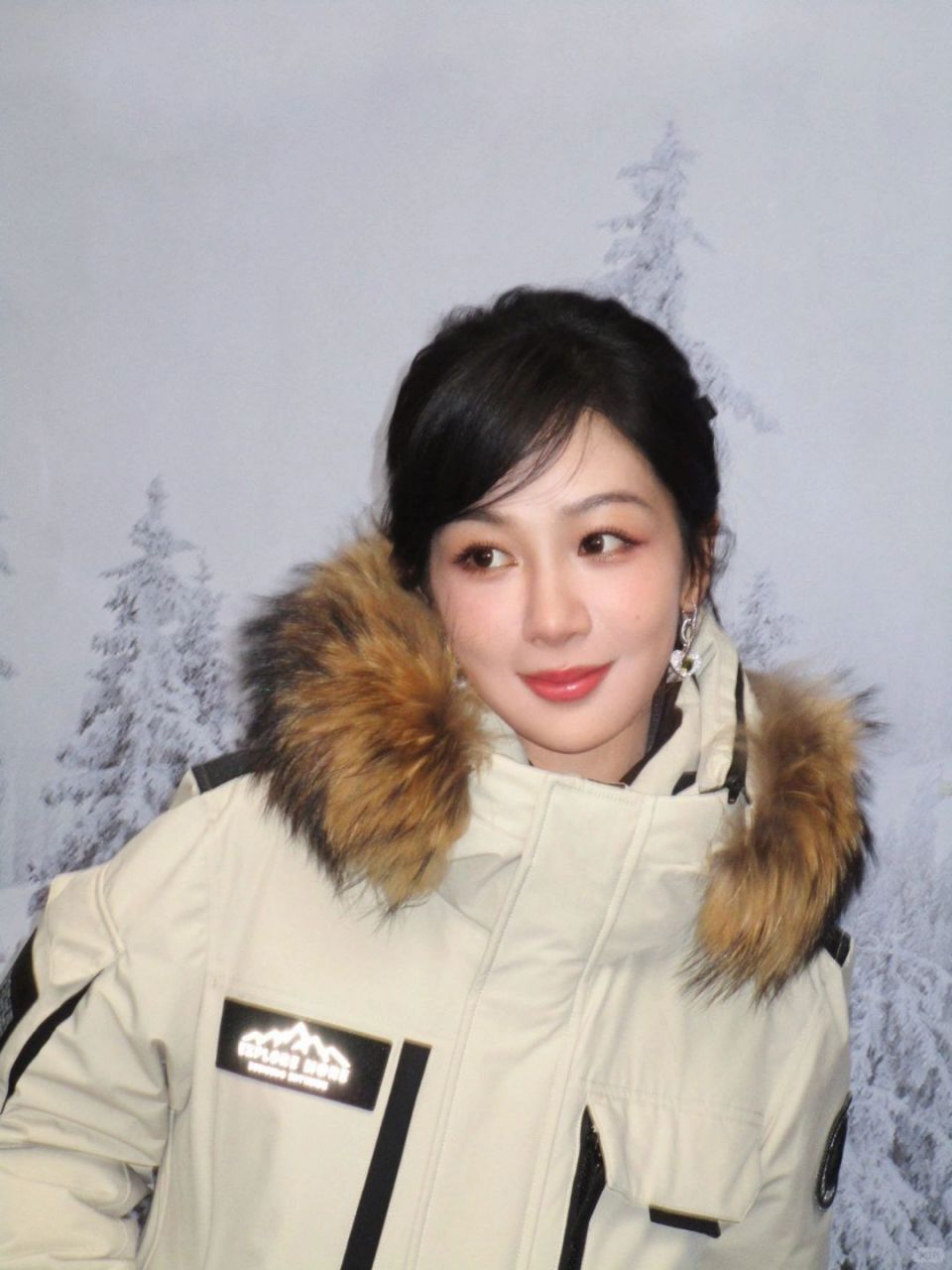 杨紫呈现新时尚风貌,堪称三七分刘海的最佳诠释者