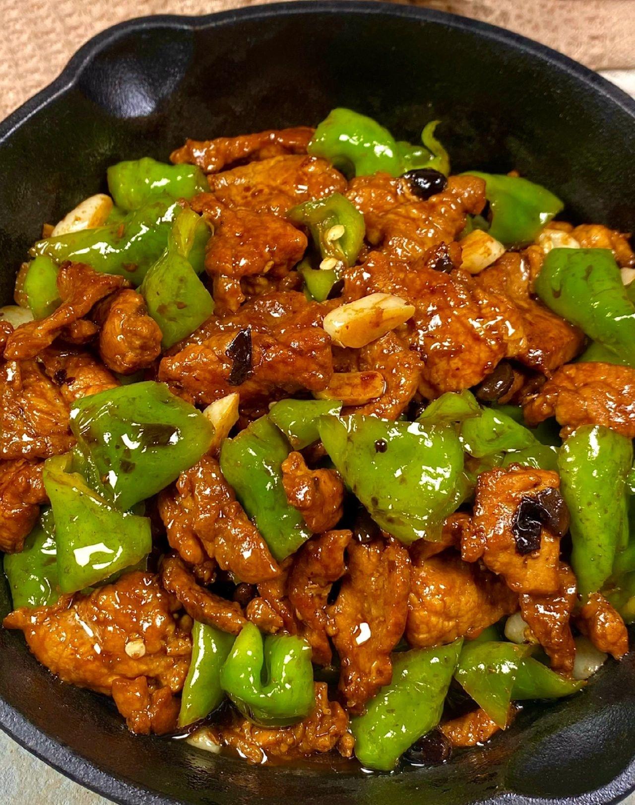辣椒炒肉 就这一道菜又让我多炫了两碗米饭香辣下饭嘎嘎好吃肉质嫩