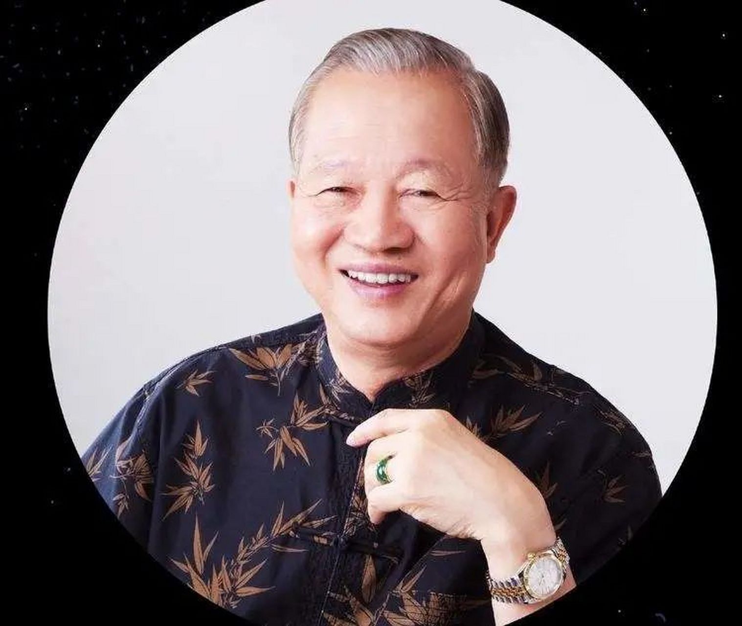 这位老爷子叫曾仕强(1935-2018),台湾著名学者,国学大师.