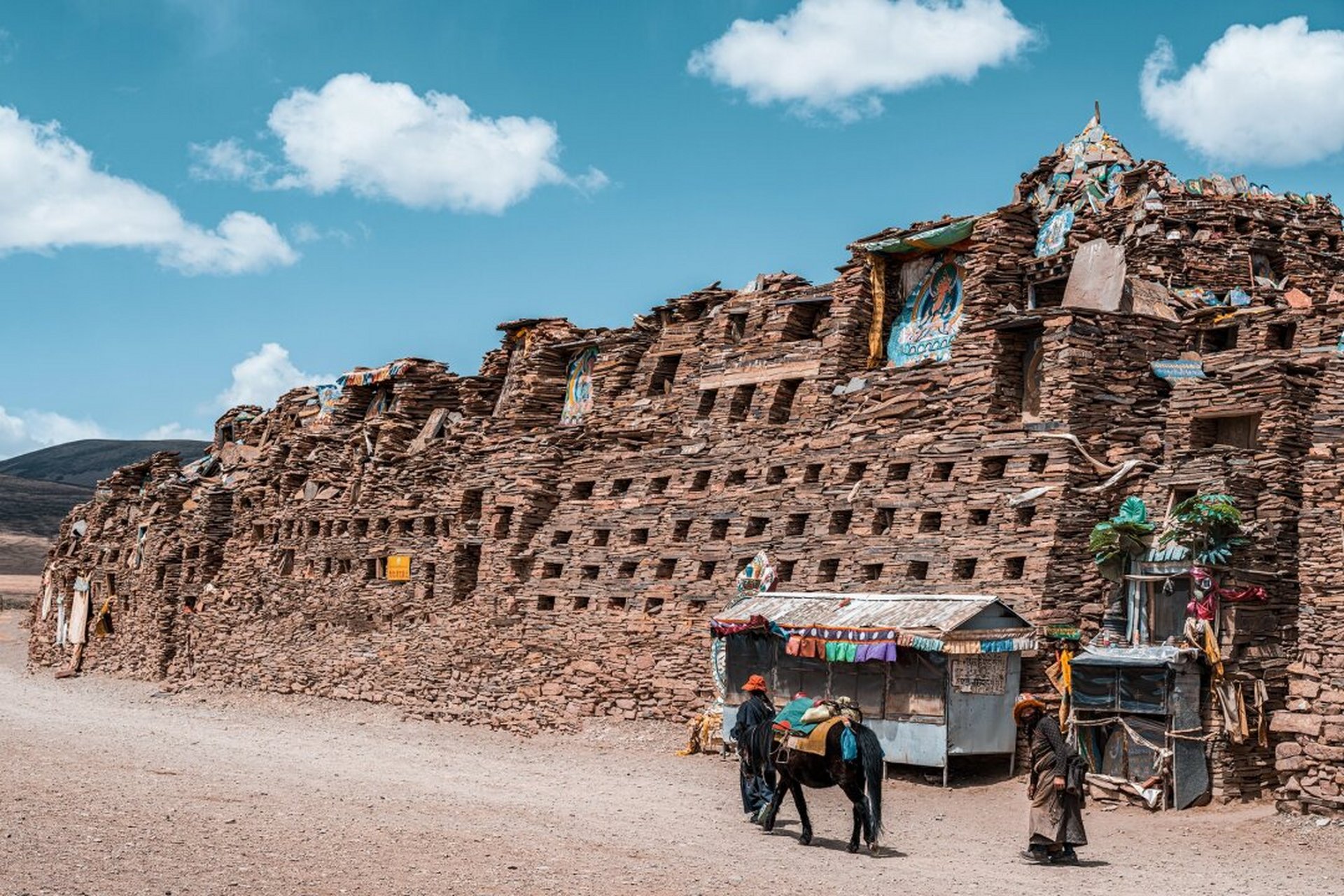 简介: 这组照片拍摄于四川省-甘孜藏族自治州-石渠县-松格玛尼石境乔