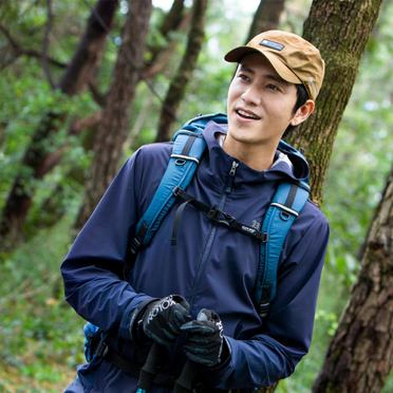 被陈坤的"冲锋衣"穿搭圈粉了,帅气又带有少年感,完全不像中年人,男 