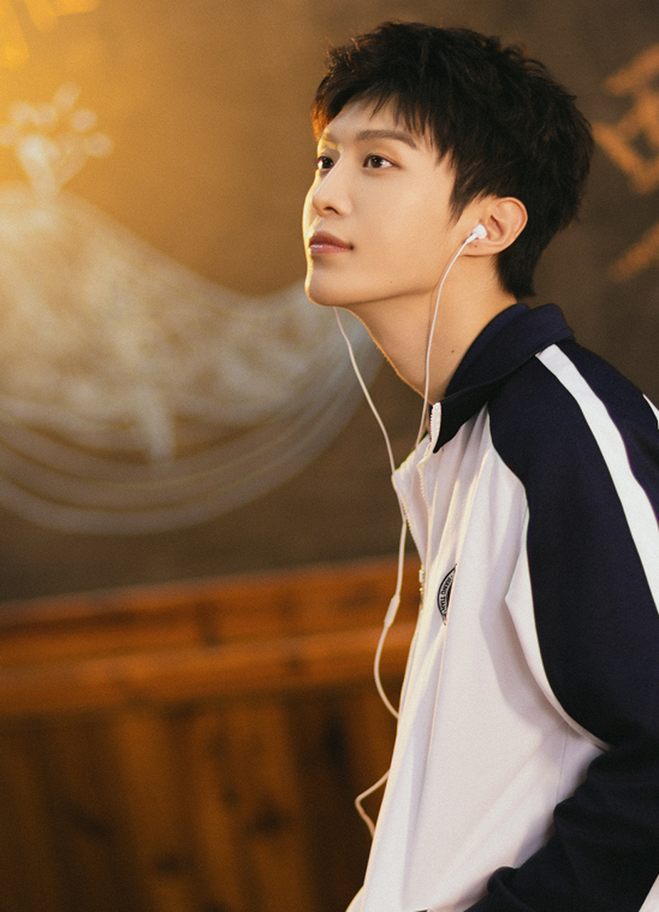 范丞丞的校服照,不知道《要久久爱》会不会爆?