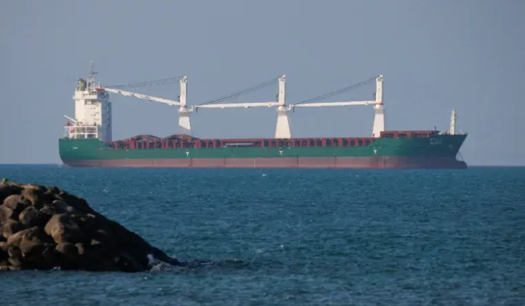 据观察者网报道,英国海上贸易行动办公室发表声明称,胡塞武装于当地