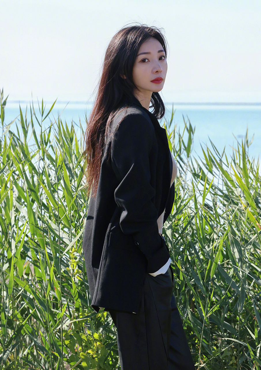 柳岩在新疆拍的照片,感觉如何?