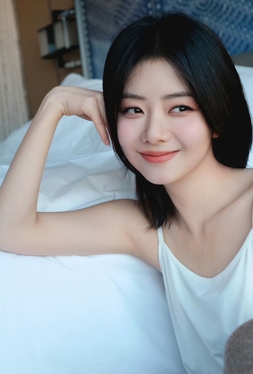 美图鉴赏|谭松韵  谭松韵这小表情完全就是一个小家碧玉形美女