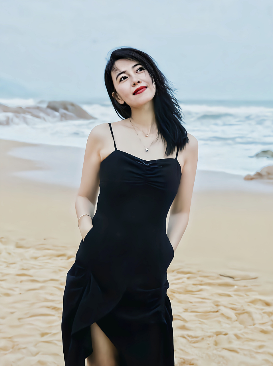 高圆圆,演绎海边的精致生活壁纸出炉  在夏日的微风中,高圆圆释出全新