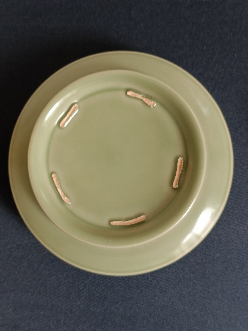 宋代越窑秘色瓷粉盒, 精工细作珍品评.