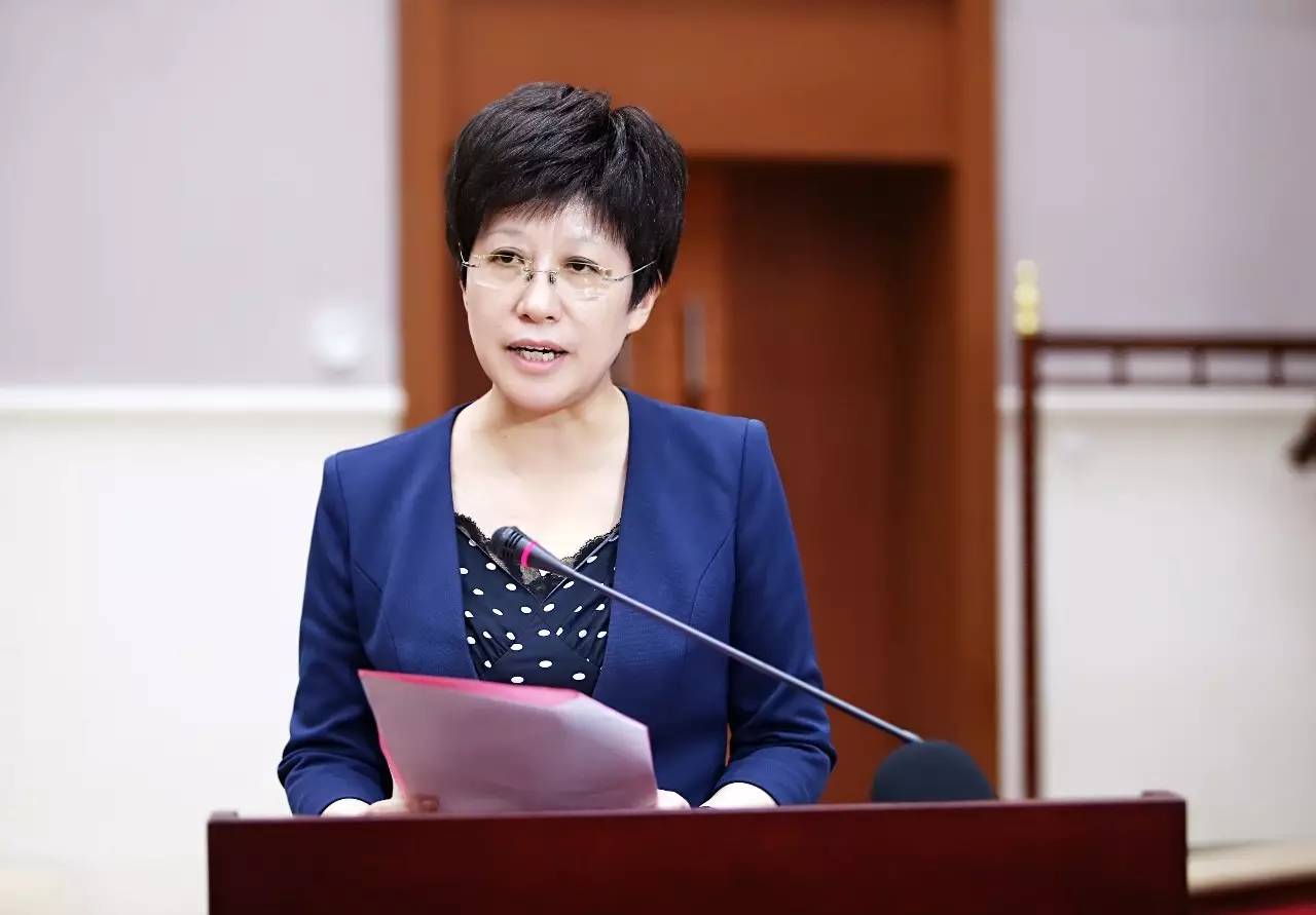 冯提莫:音乐天赋胜过身材,146cm身高引发热议