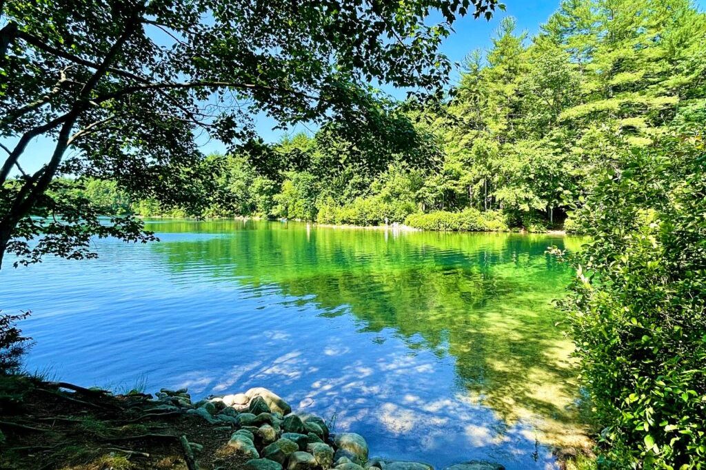 瓦尔登湖,梭罗灵感的源泉!冰融而成,水质绝佳的天然湖泊