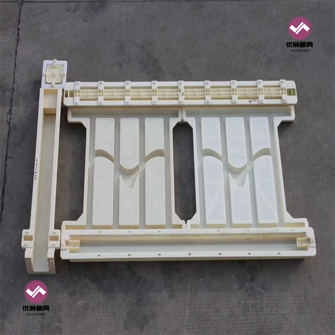 桥梁工程护栏模具,守护安全必备!坚固耐用,防意外.