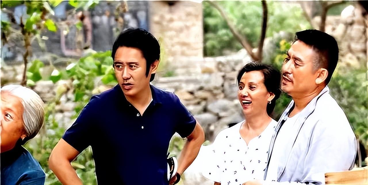 李洪涛:娶恩师的女儿,结婚30年零绯闻,他的两个嗜好让妻子烦恼