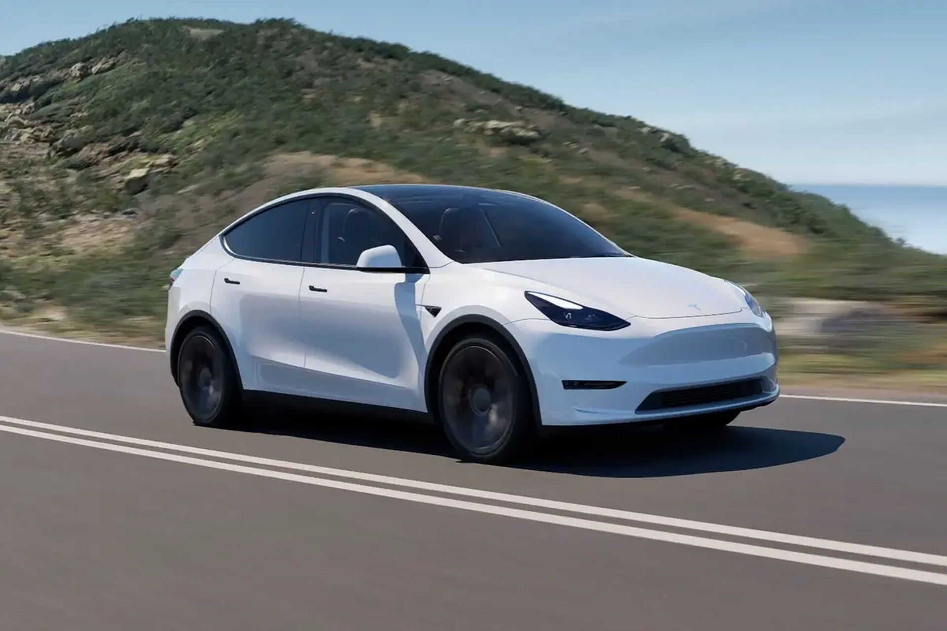 特斯拉modely空间宽敞,驾驶感受刺激,续航能力强,外观和内饰设计简洁