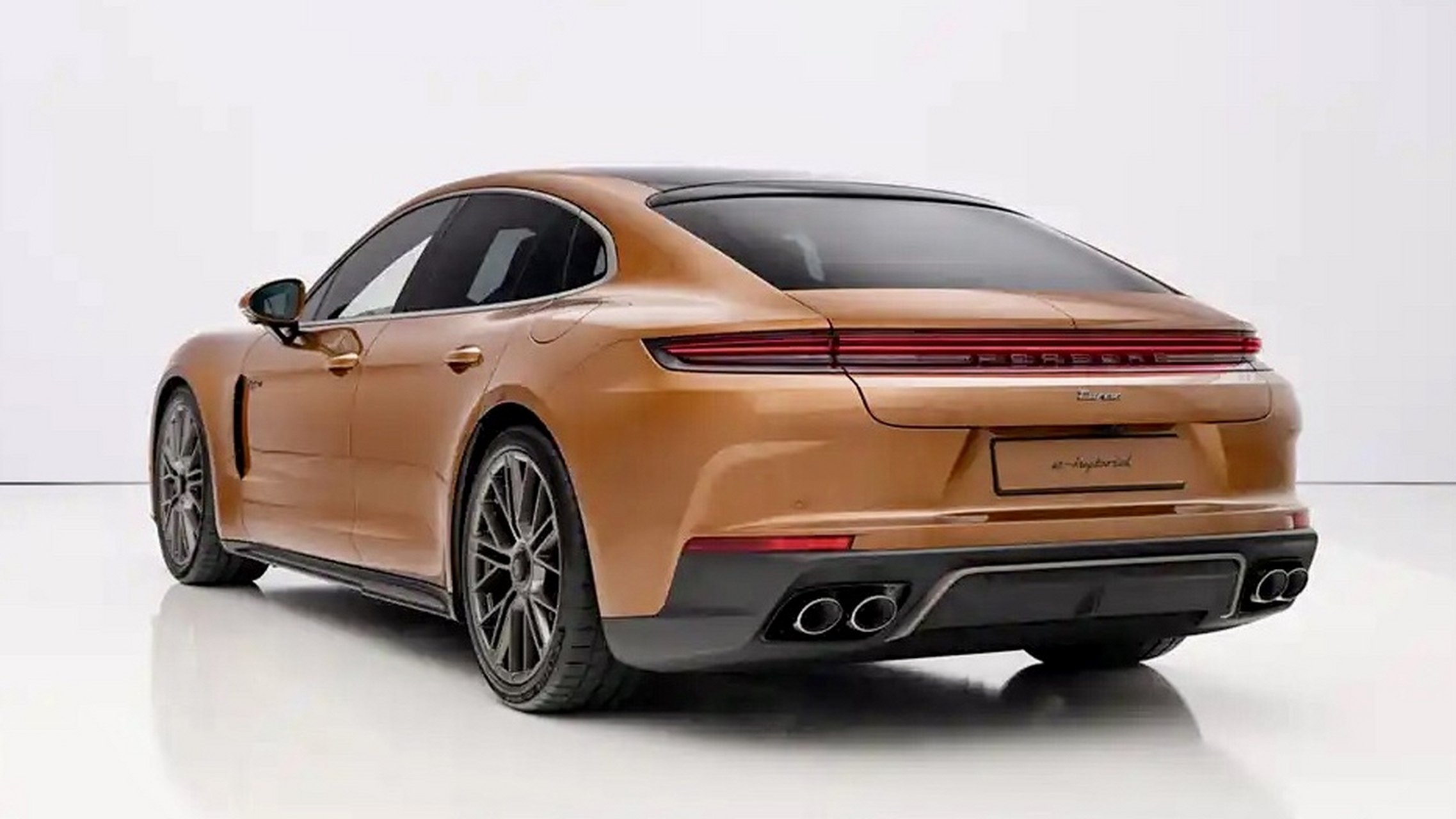 全新一代,也就是第三代保时捷帕拉梅拉震撼来袭,前脸和尾部进行了不同