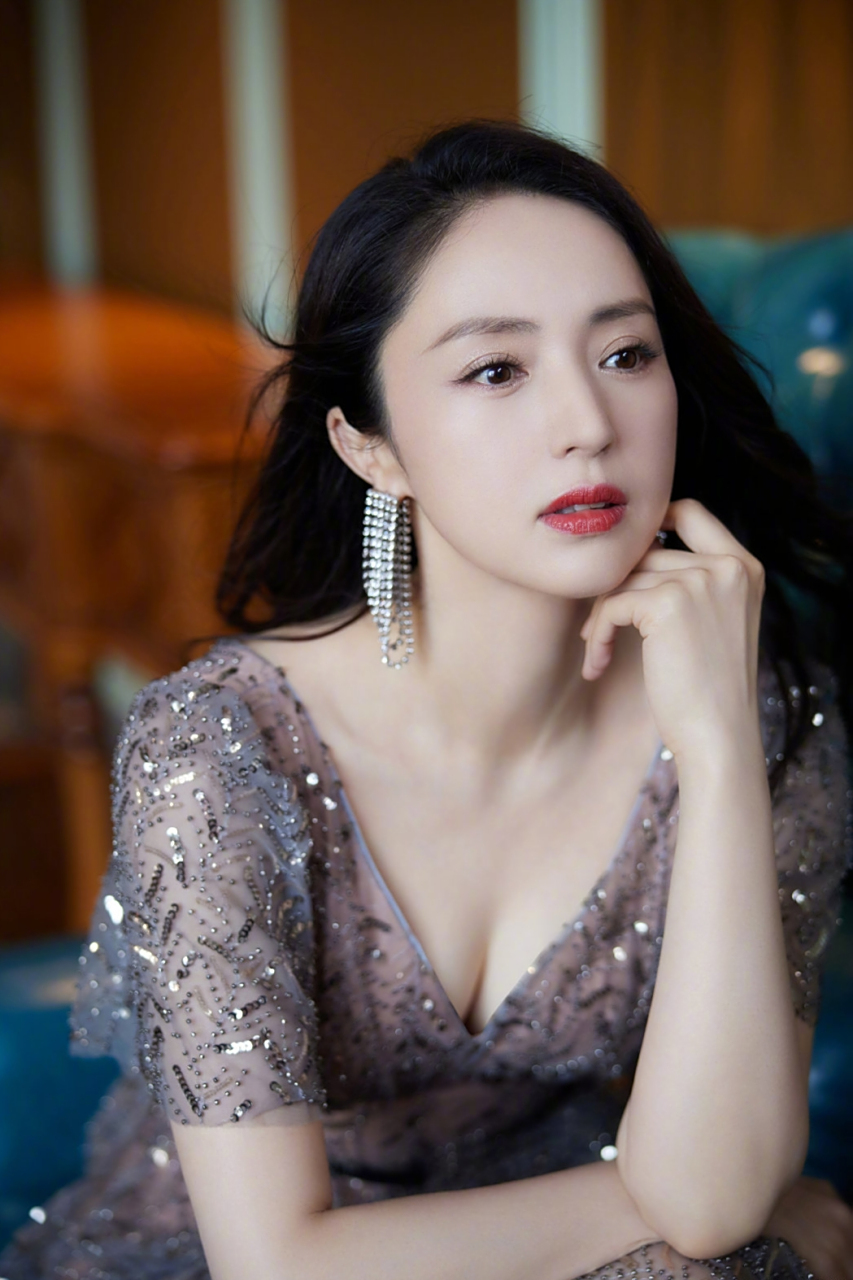 位出生于 1979 年 11 月 5 日的中国内地女演员,来自黑龙江省牡丹江市