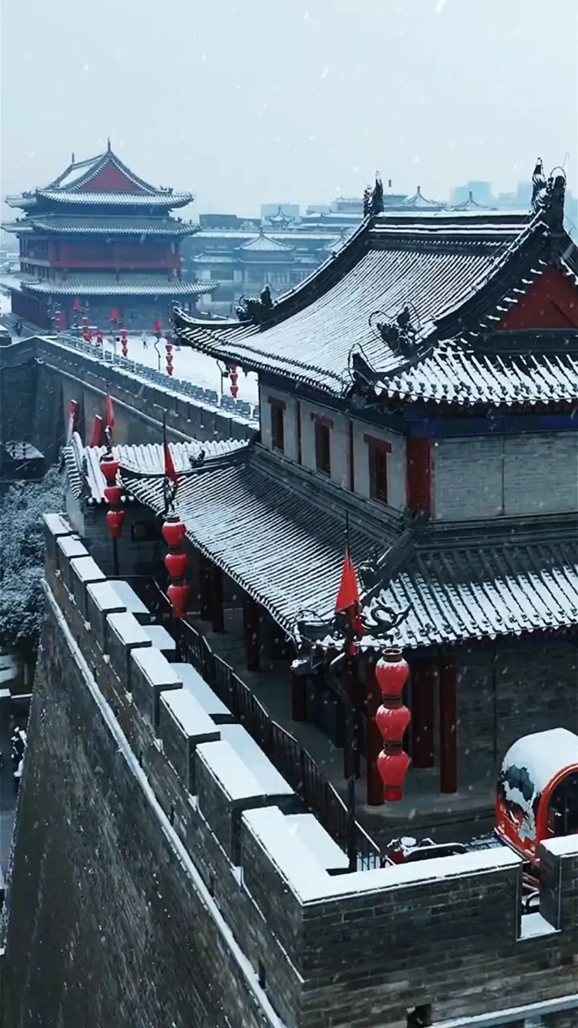 六朝古都西安,在风雪中依然雄伟壮观
