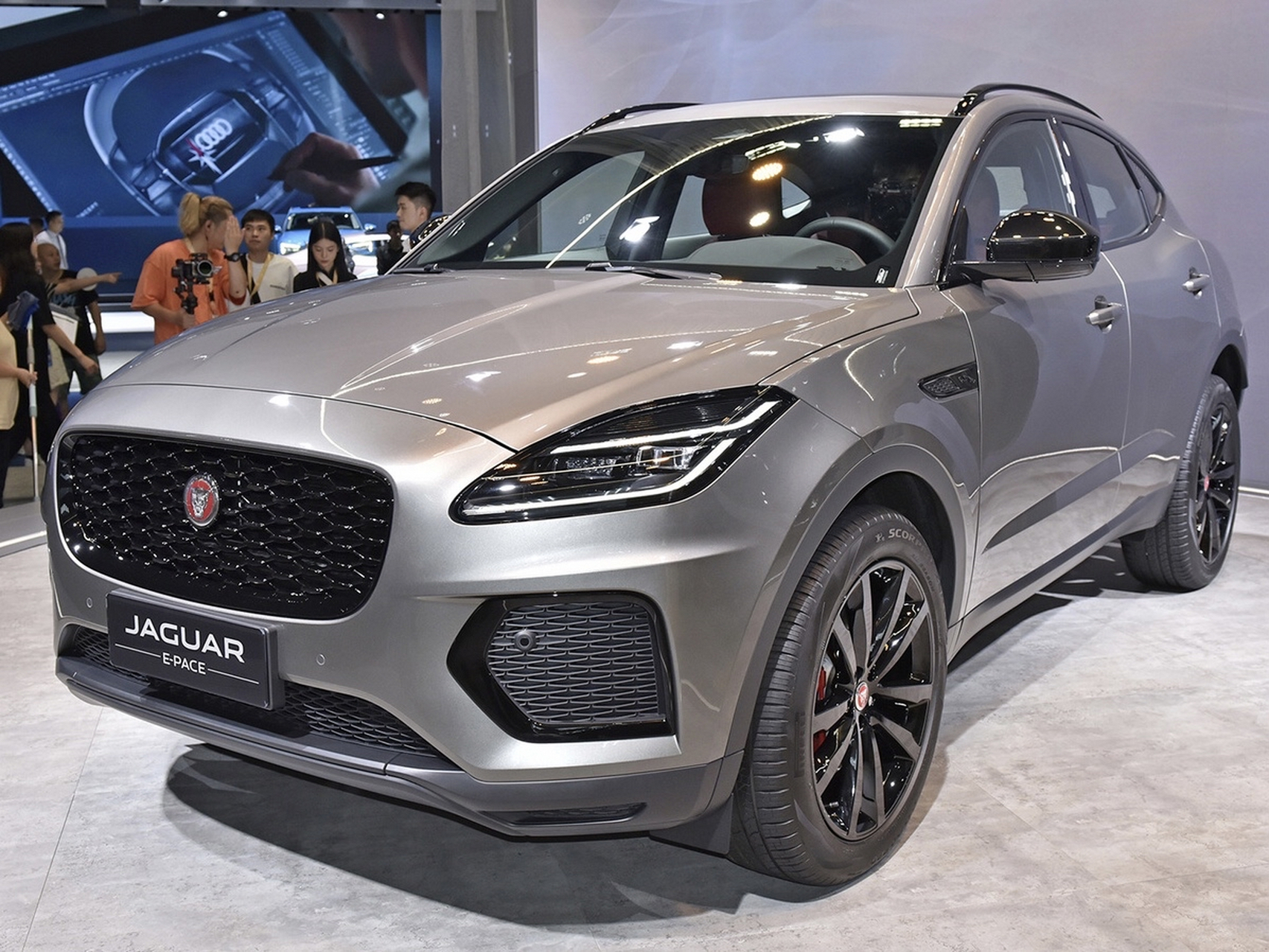 2024新款捷豹豪华suv——捷豹e-pace,耀黑运动版外观实拍图,熏黑化的