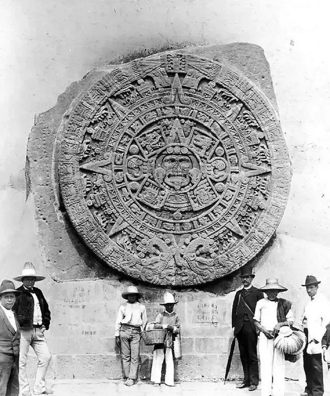 1886年,阿兹特克太阳石