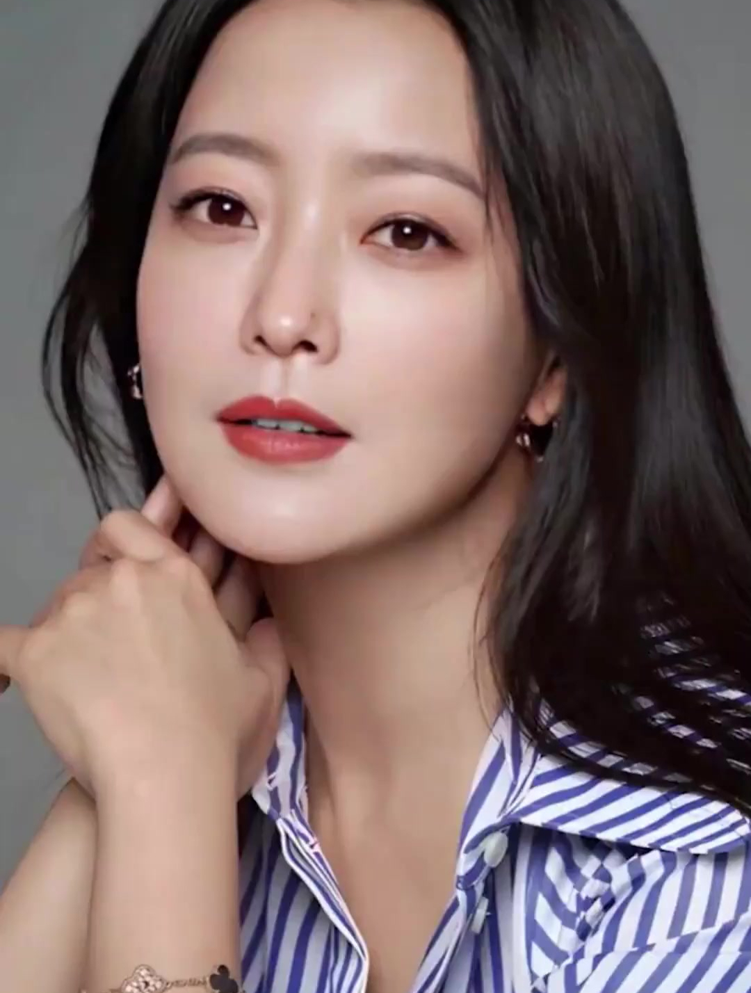 韩国第一美女金喜善姣美的容颜曼妙身材让人羡慕