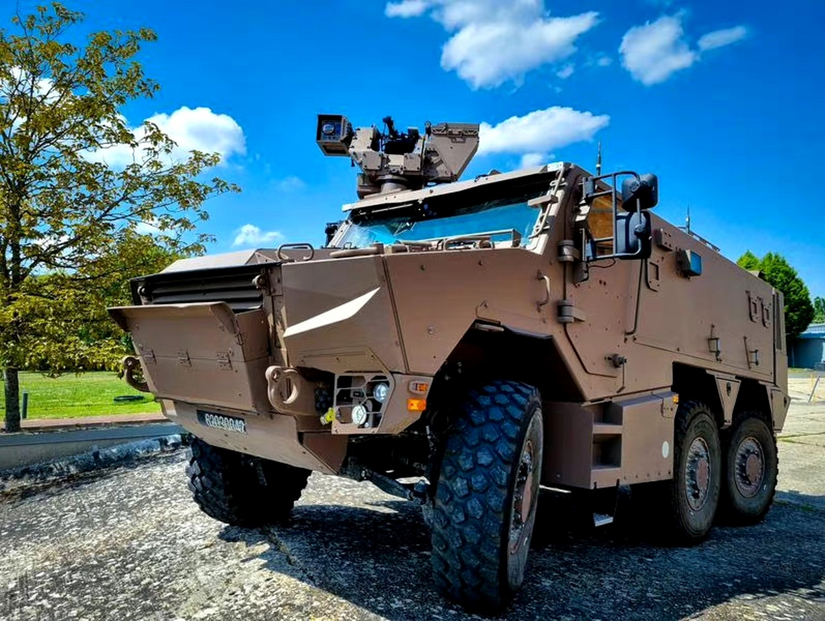 装备欣赏:法国陆军 狮鹫装甲车,该车是法国陆军新一代的重型装甲车