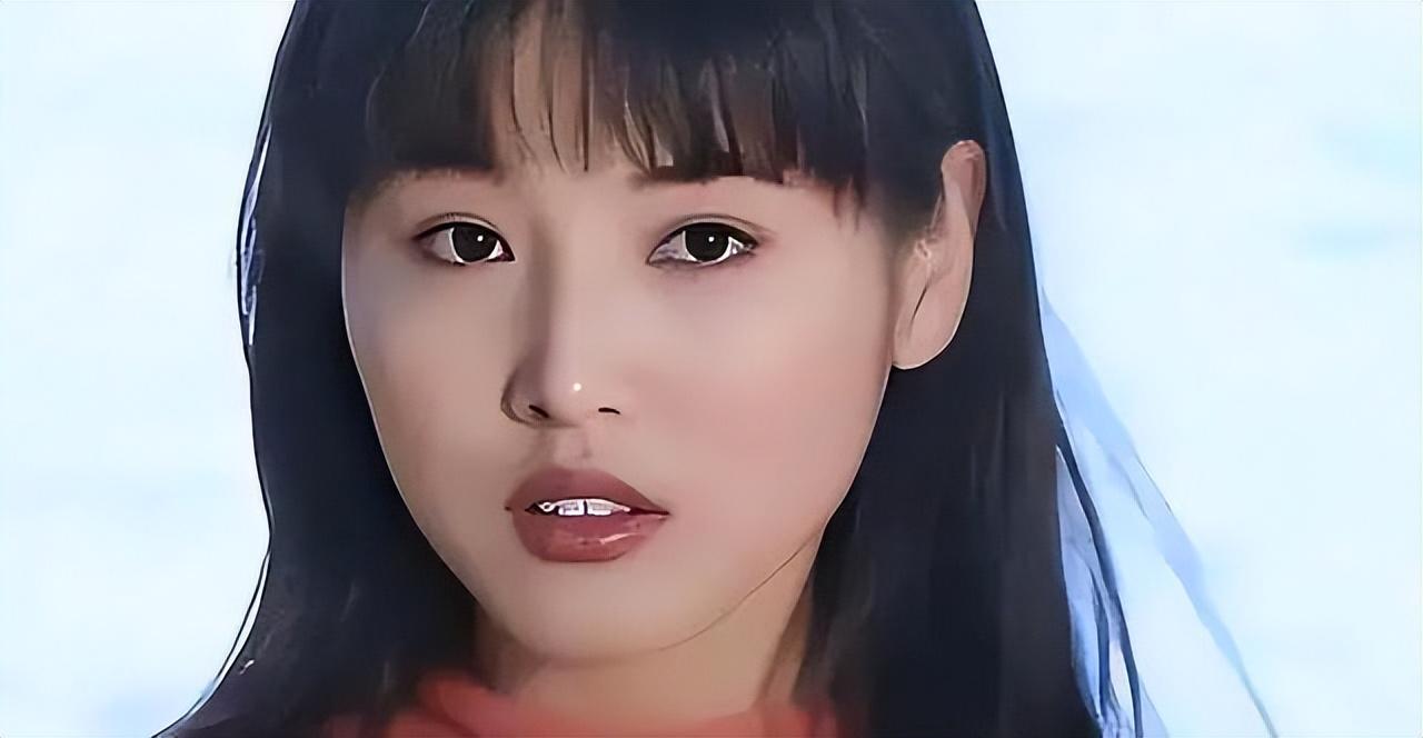 粉红女郎里的男人婆,女神张延,嫁香港丈夫,如今女儿比她还漂亮