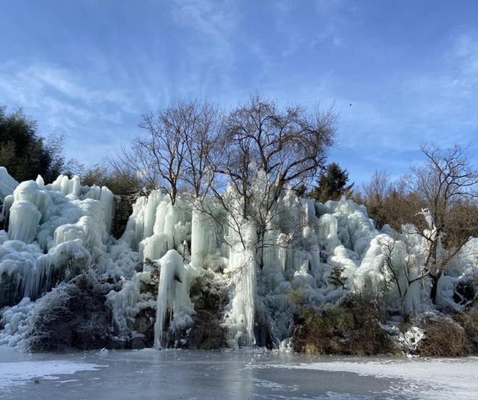 探寻冰瀑奇观,领略人文景观和生态环保之美!