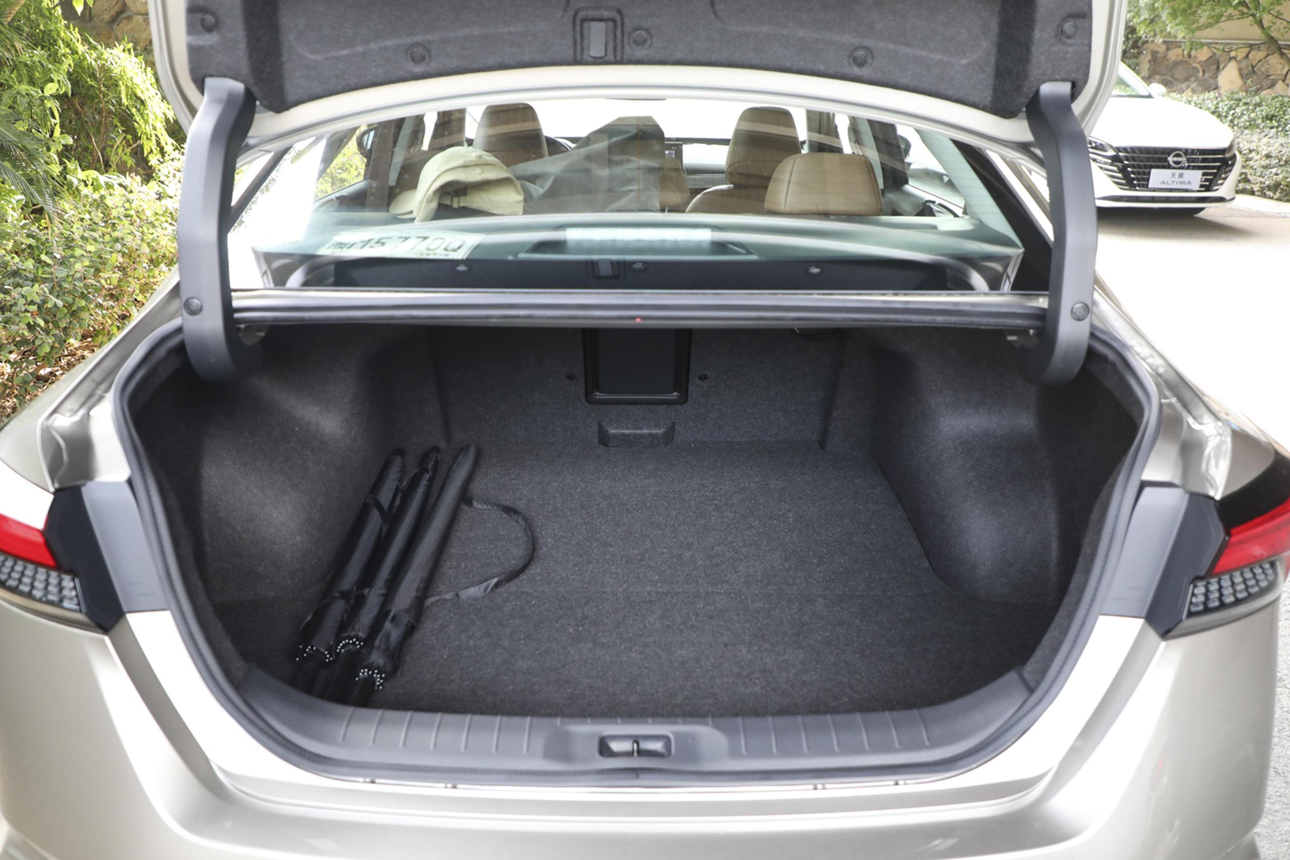 东风日产天籁值不值得买?优惠四万,十六七万就可以落地