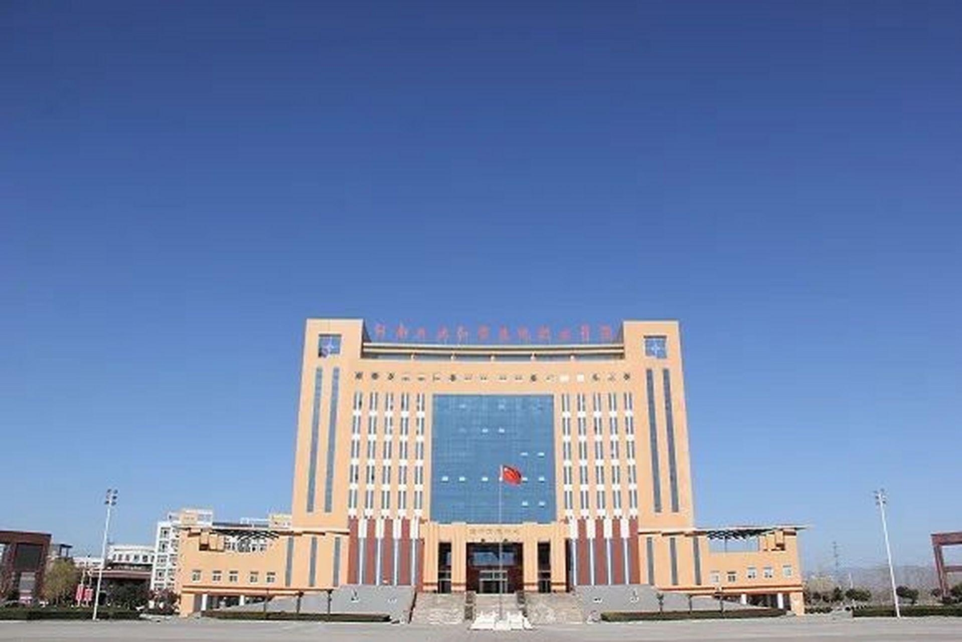 河南工信职业学院,位于焦作市,河南省教育厅直属,1975年建校,历史悠久