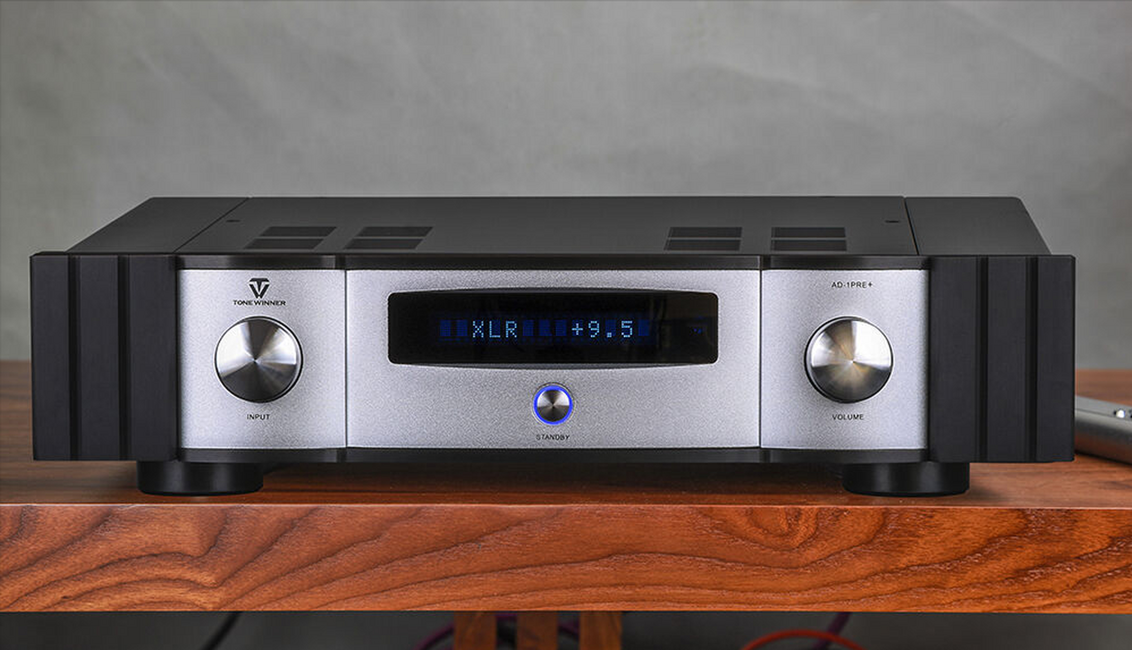 天逸ad-2pro 是一款高端hi-fi功放,具有卓越音质,高性价比和强大驱动