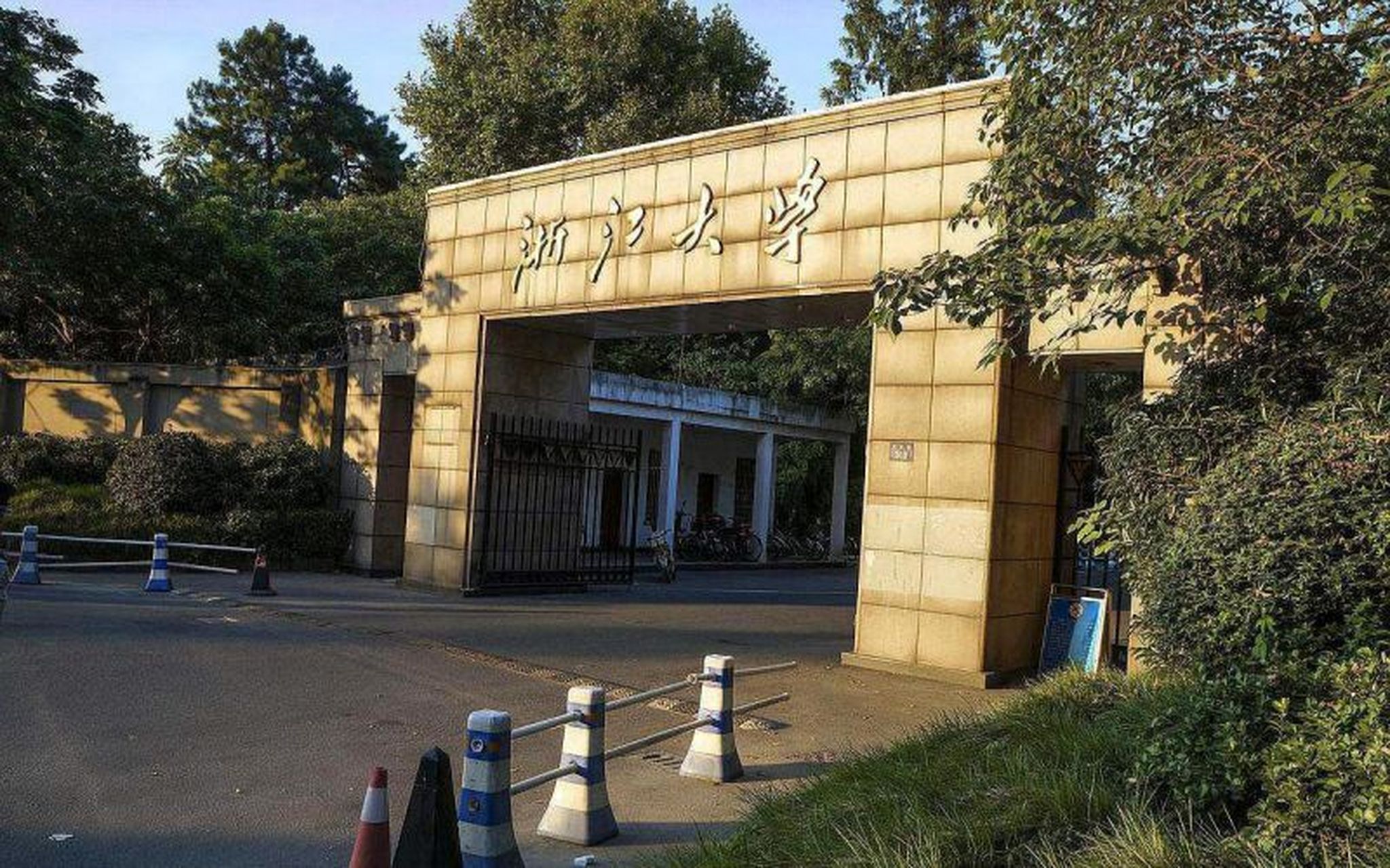 杭州,拥有26所本科高校,包括浙江大学,中国美术学院和浙江工业大学等