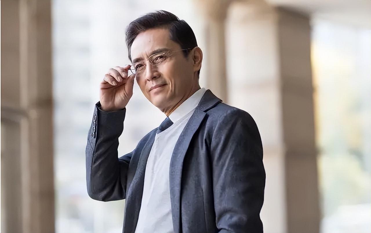 男人过了五十岁,有钱没钱不是看你开的车,而是看你有没有这五点