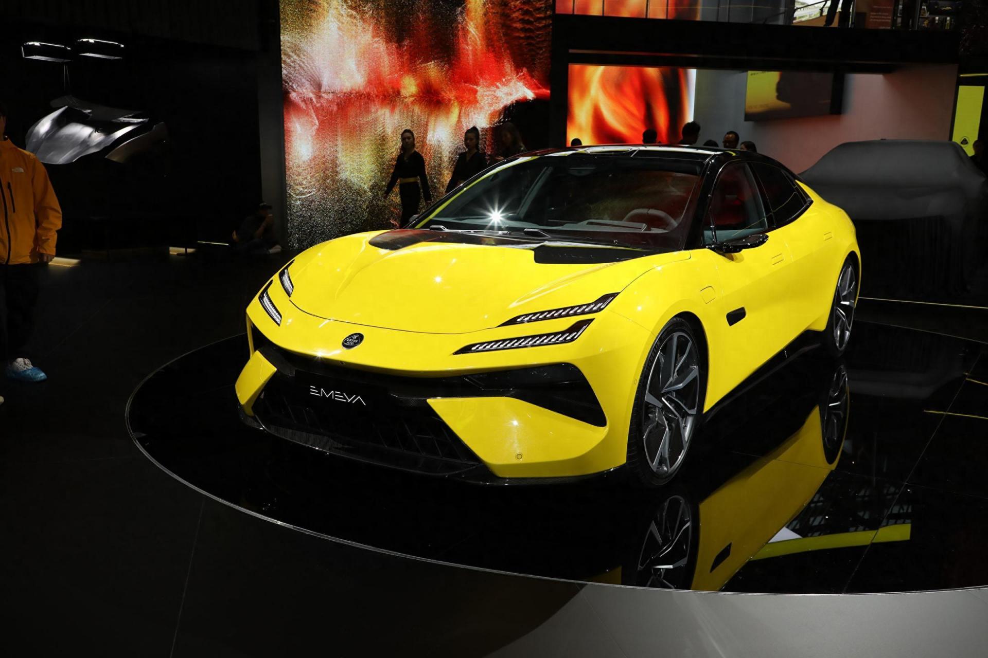 路特斯emeya繁花是一款大型纯电动轿跑车,售价66.80-118.00万元.