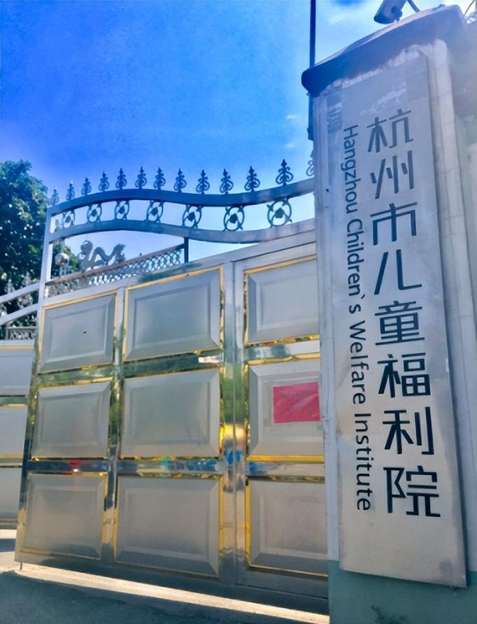 89年2岁男孩因患小儿麻痹被抛弃22年后夺金牌父母前来相认