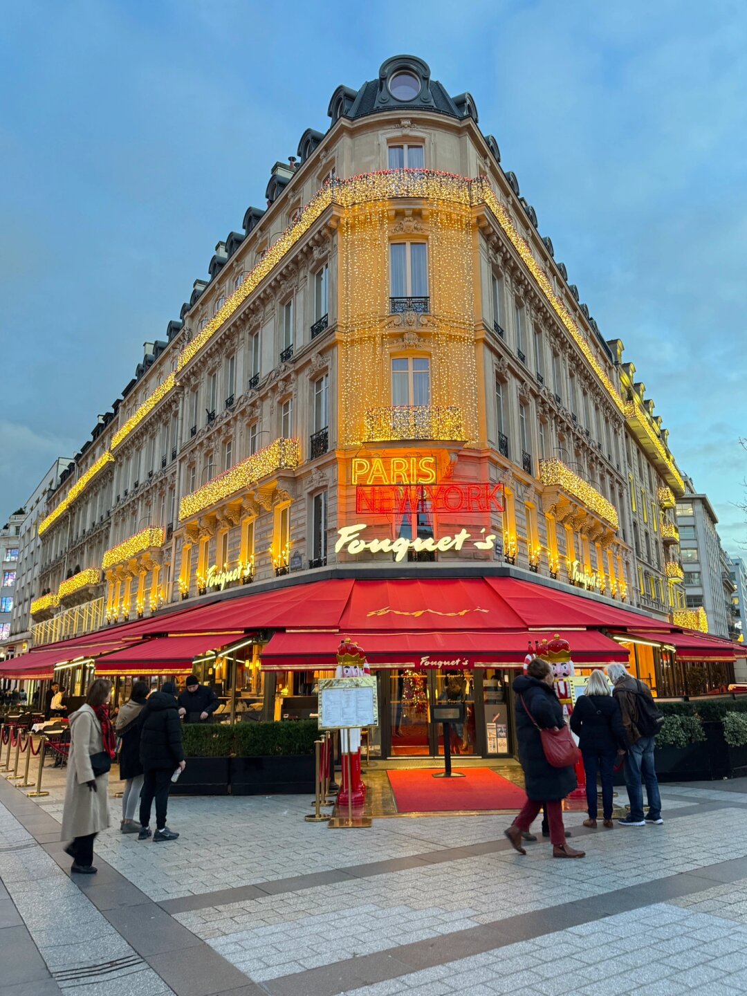 法国悠游之香榭丽舍大街  在法国巴黎,有一条被称为"香榭丽舍大街"的