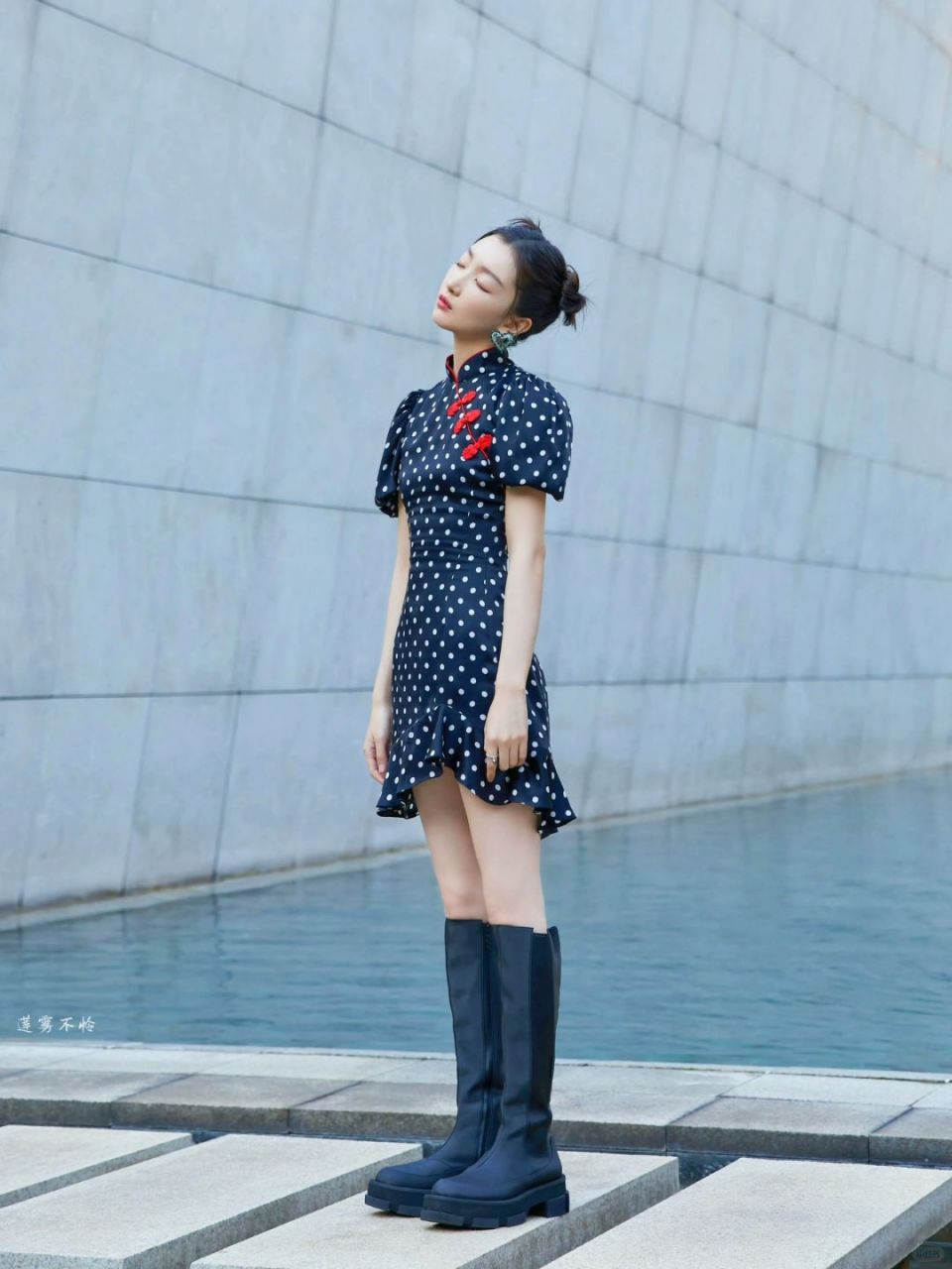 安生今何在三金影后周冬雨夏日穿搭引热议