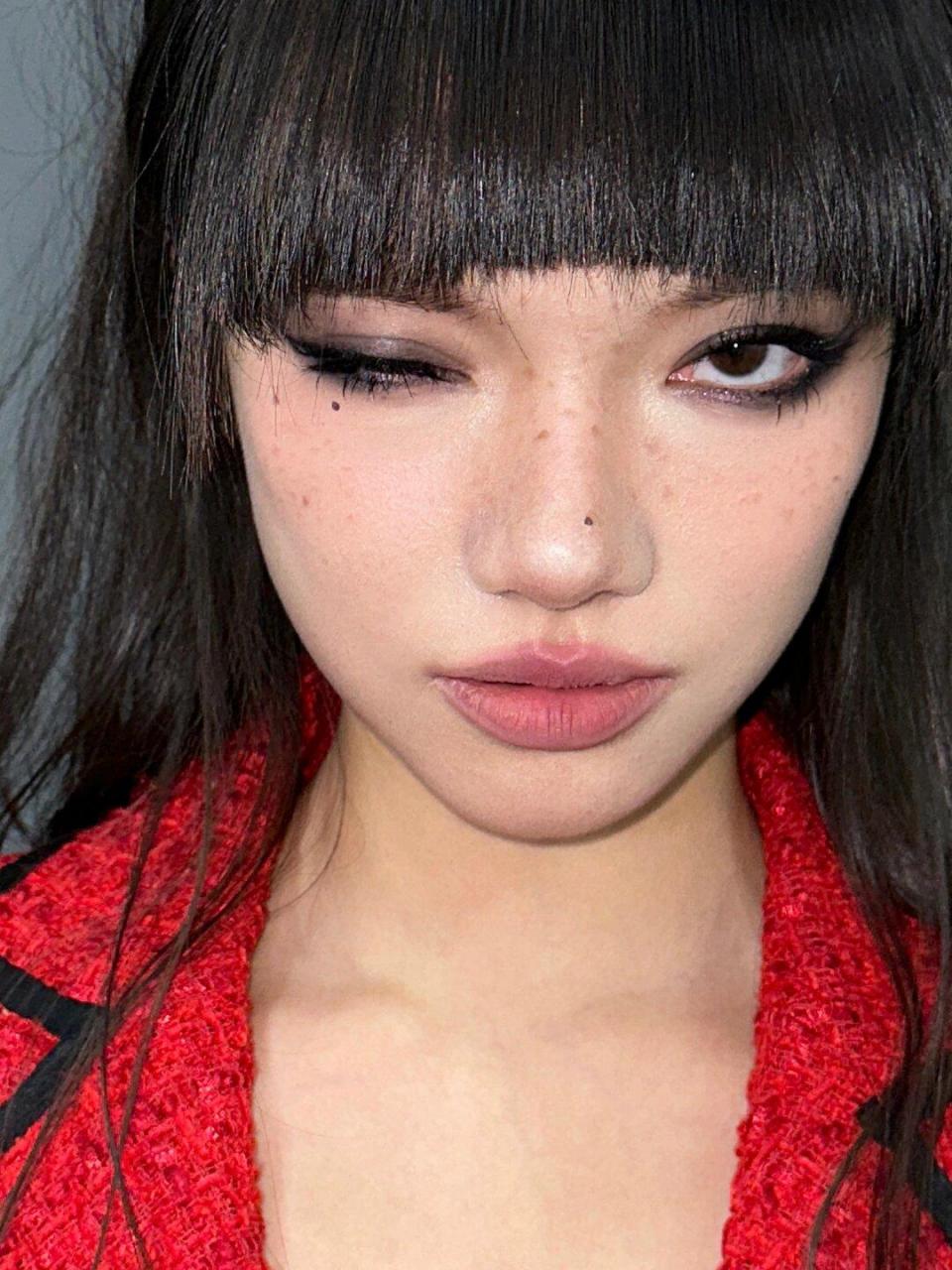 小野猫黑粉烟熏  今日妆容