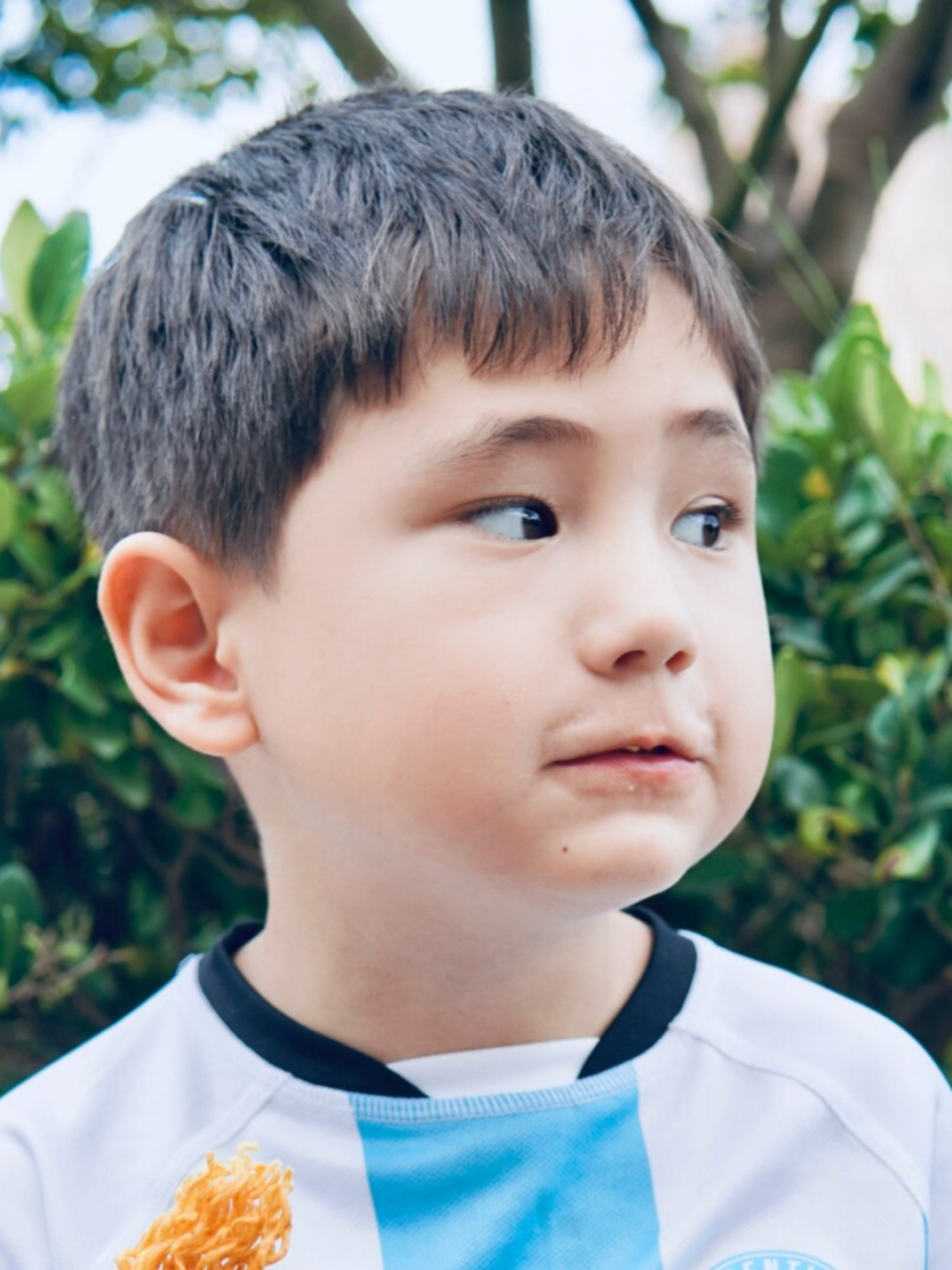 想象一下,你和另一半在聊天时,屏幕上显示着两个可爱的萌娃头像,是