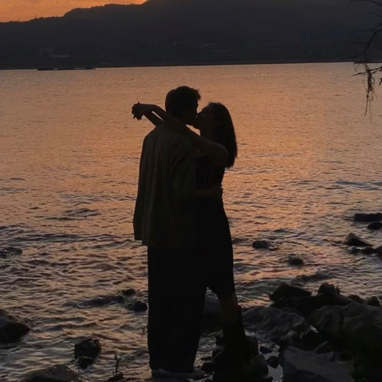 一起看过城市的日出日落, 一起分享着彼此