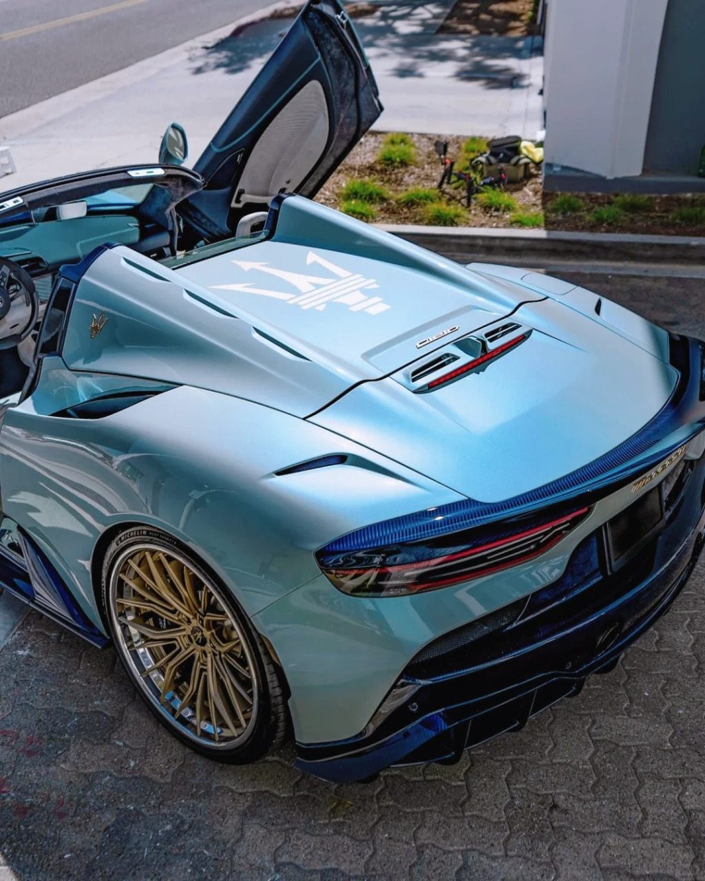 99 各位亲爱的网友们,有没有被玛莎拉蒂mc20的魅力深深吸引?