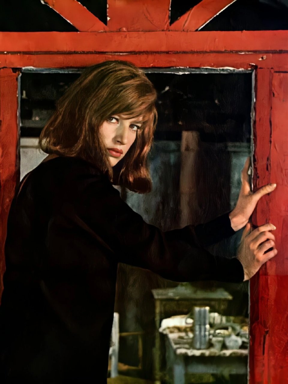 电影:《红色沙漠》  类型:剧情  时长:117分钟