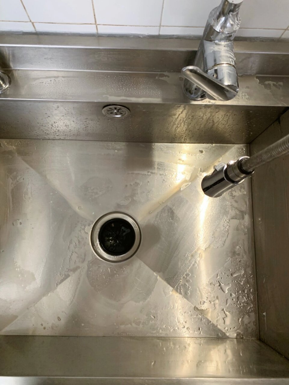 朋友说不锈钢容易留水渍,问我怎么清洁,我一般这么处理: 情况?