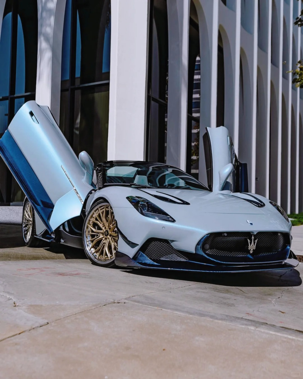 99 各位亲爱的网友们,有没有被玛莎拉蒂mc20的魅力深深吸引?