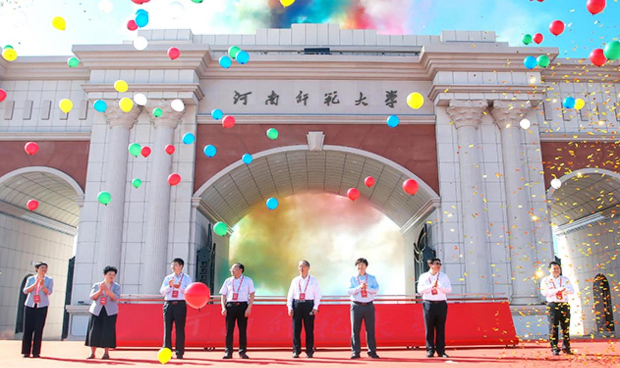 近日,河南新乡.河南师范大学学生放假后,仍然有一部分学生留校学习.