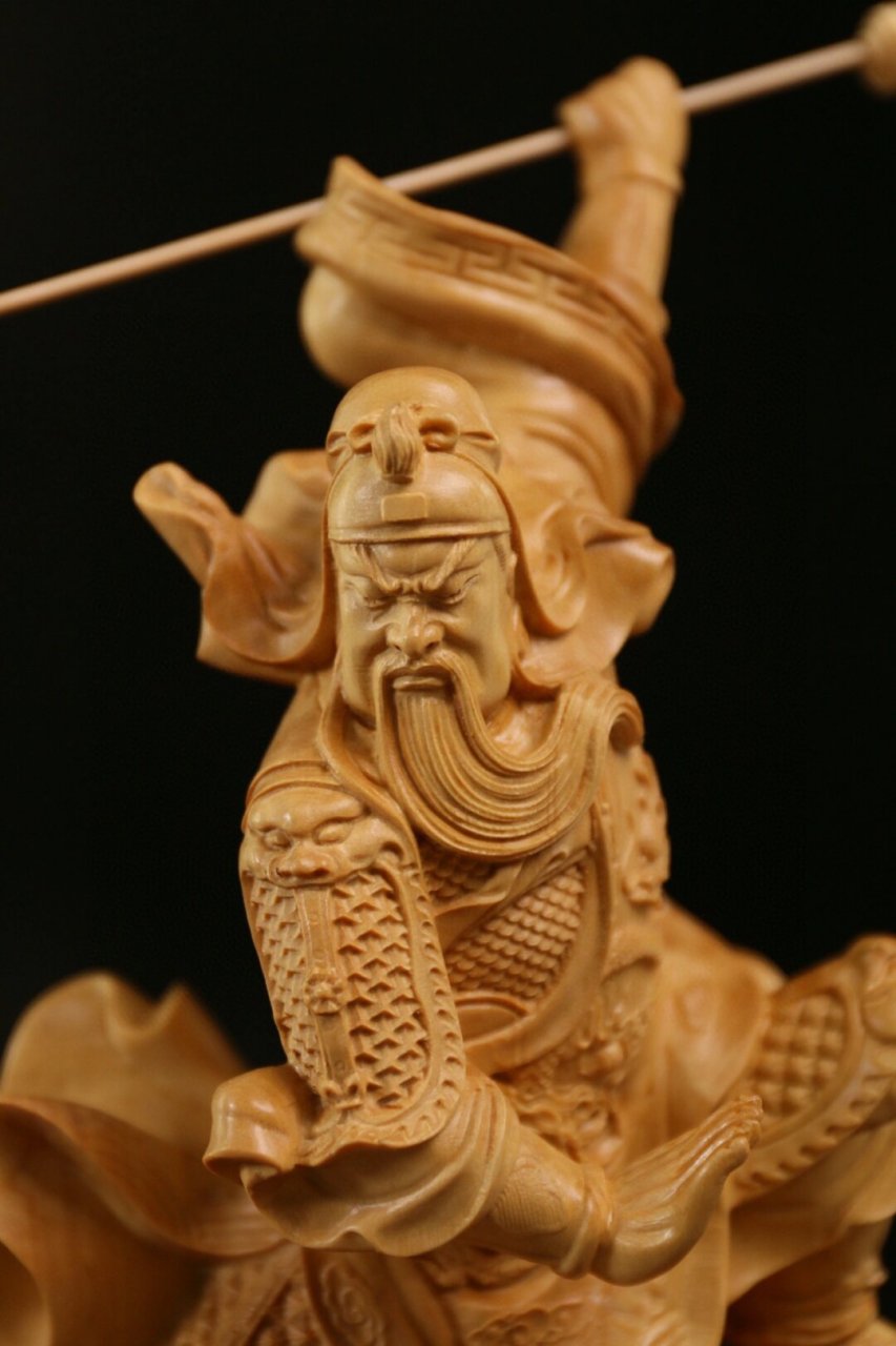 黄杨木雕关公造像  木雕关公造像,展现忠义千秋的传奇英雄.