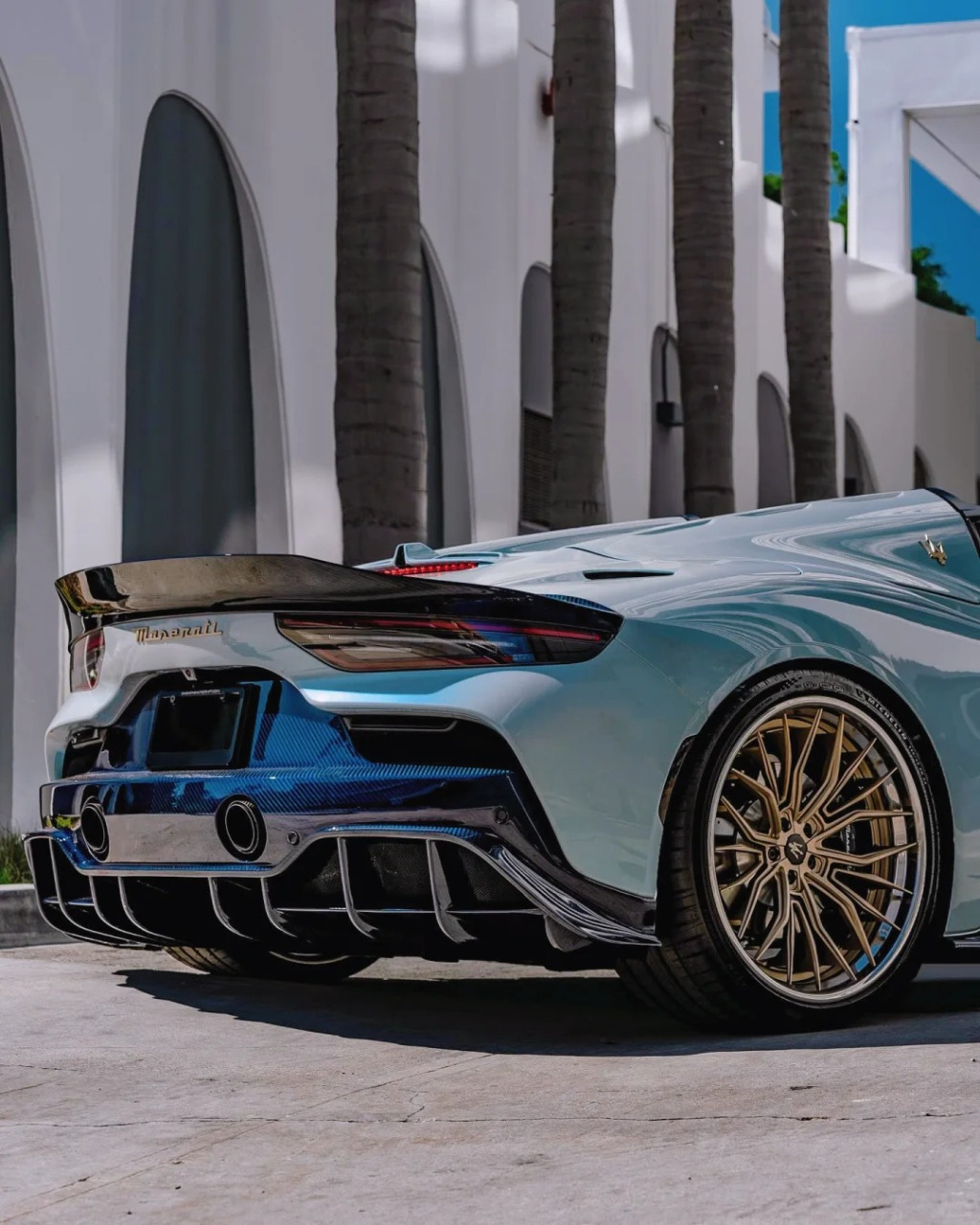 99 各位亲爱的网友们,有没有被玛莎拉蒂mc20的魅力深深吸引?