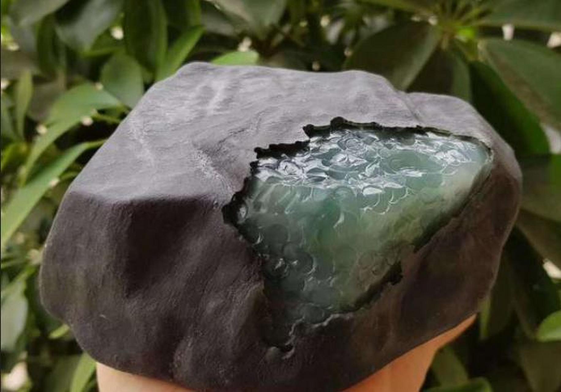 点击头像看直播# #翡翠原石#皮壳:绝大多数翡翠原石有风化壳,即翡翠