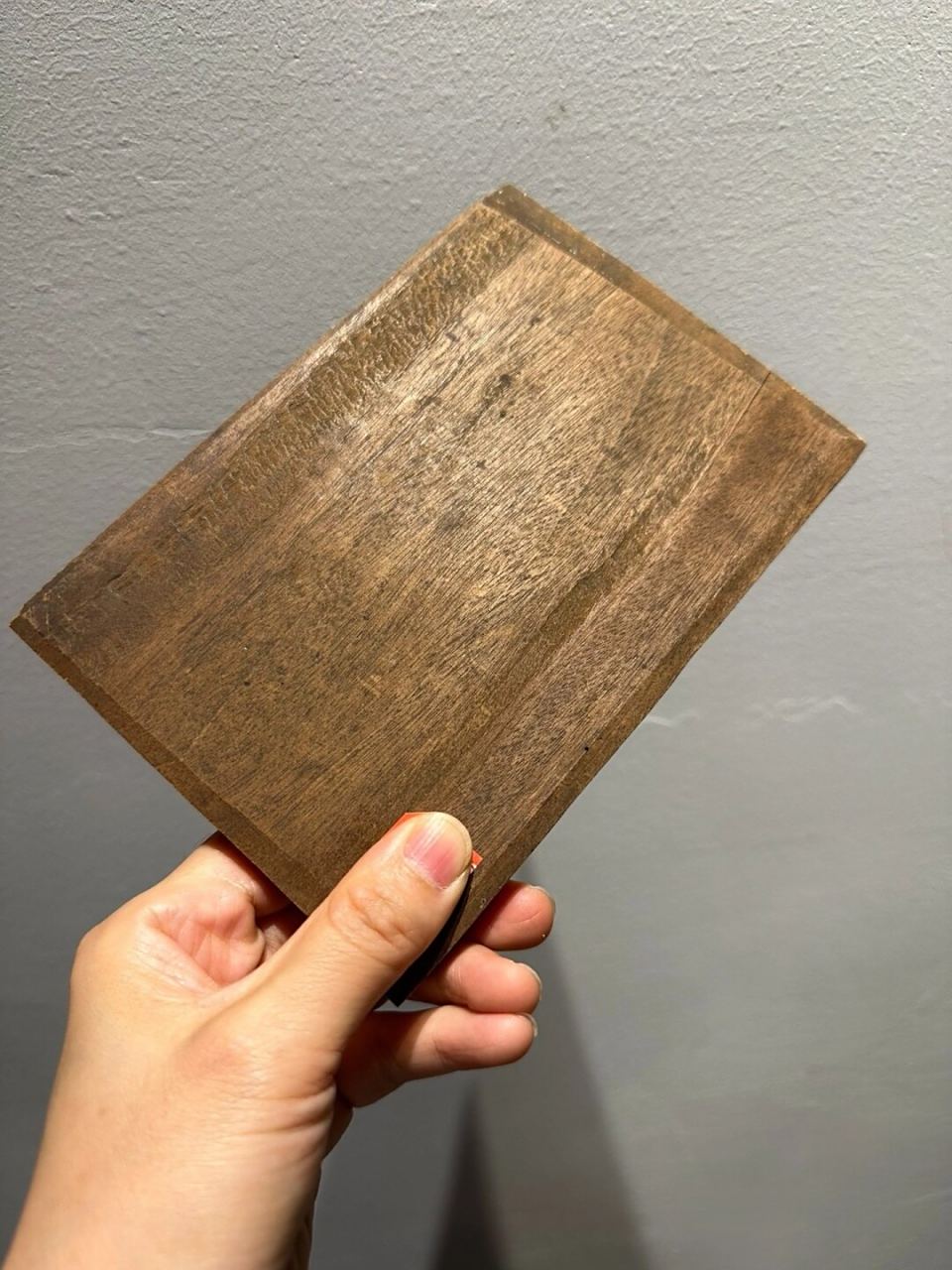 雕刻得非常细致,每一笔都栩栩如生,简直就像真的舞者在木板上翩翩起舞