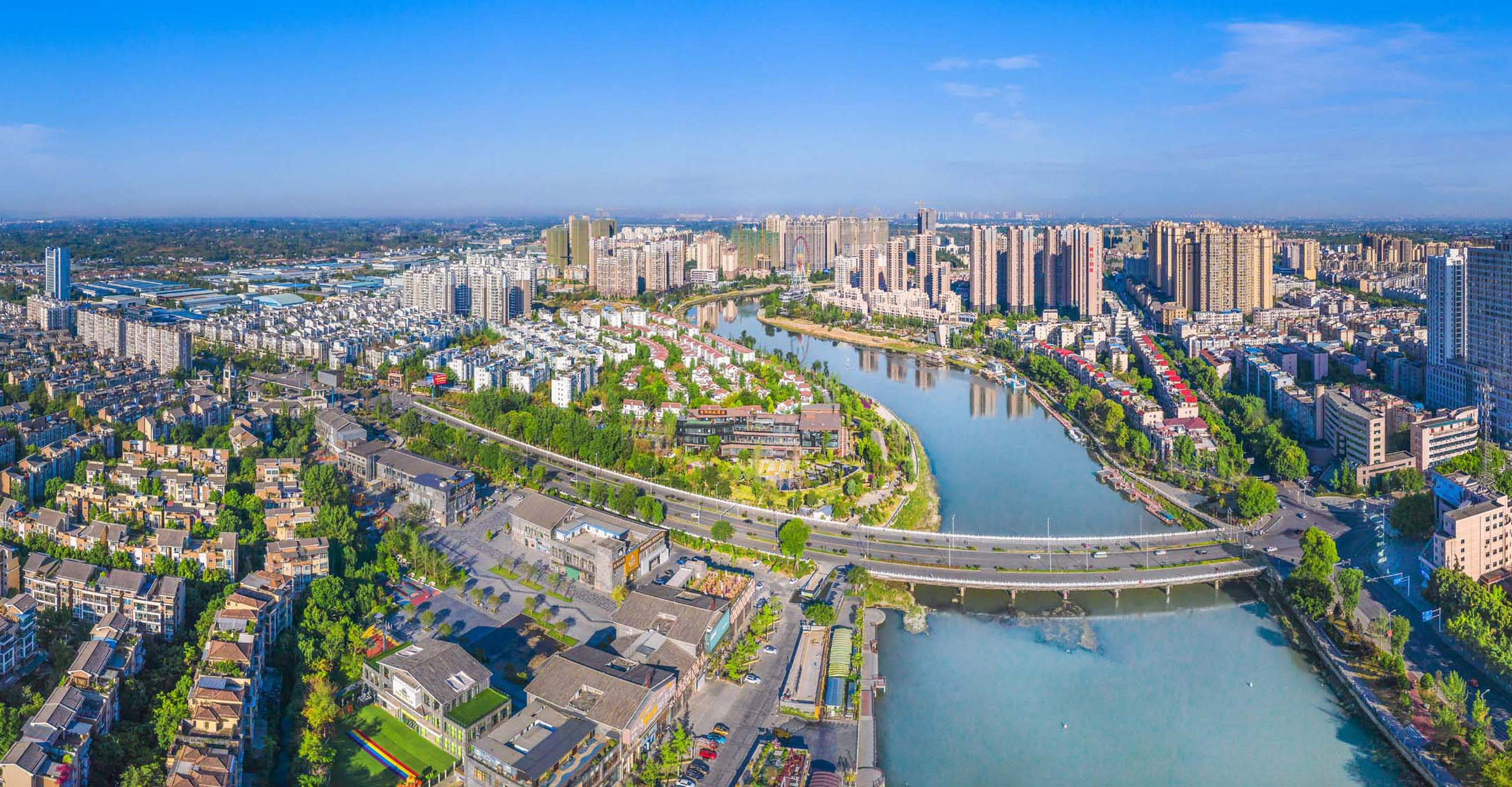 这三条河交汇后,称为沱江.金堂县城就是千里沱江之首