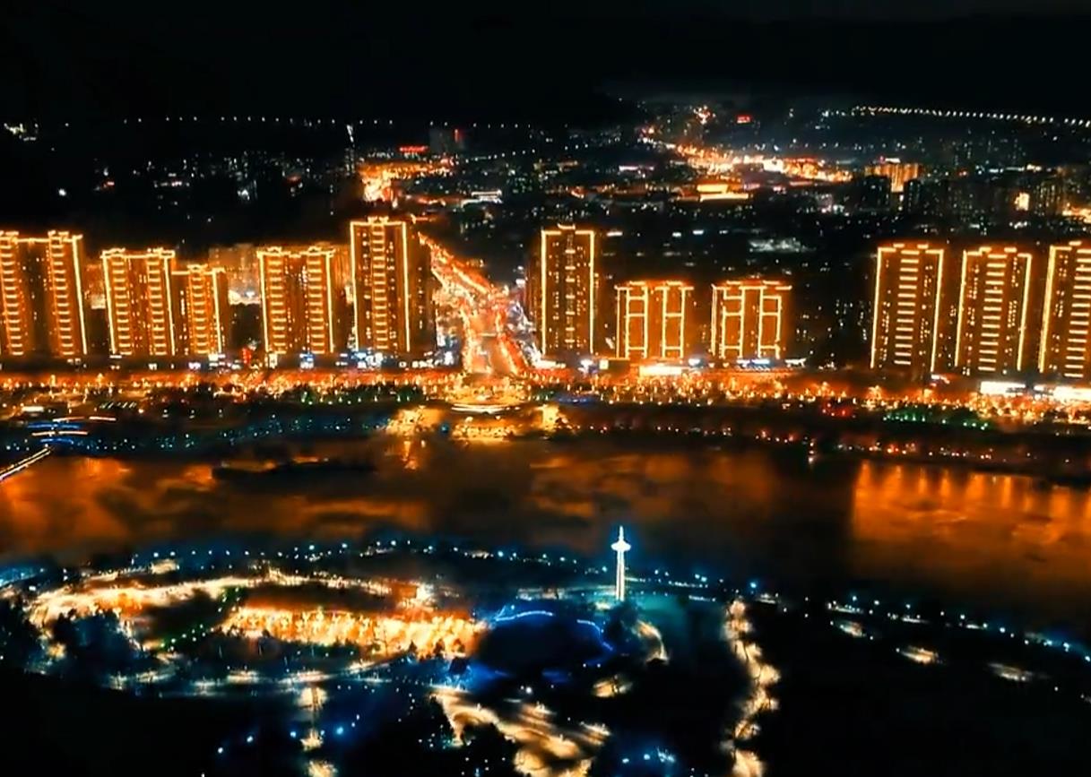 这么漂亮的夜景,乍一看像北上广,看来迁西是个经济发达地区,不然不会